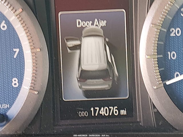 5TDYK3DC8FS671389 Toyota Sienna Xle Premium 8 Passenger