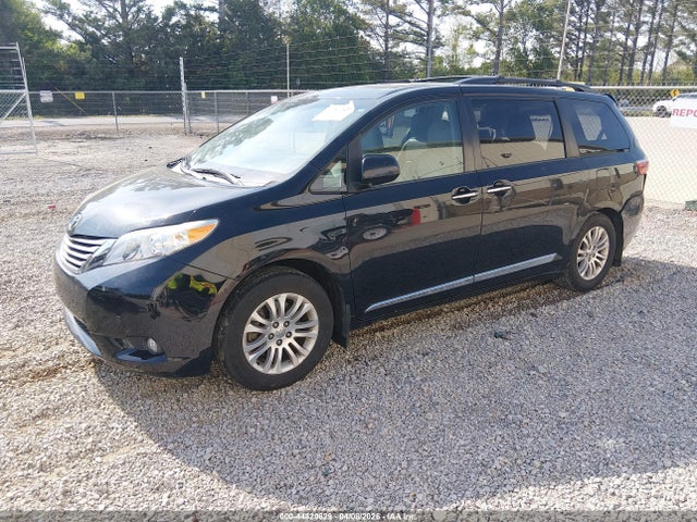 5TDYK3DC8FS671389 Toyota Sienna Xle Premium 8 Passenger