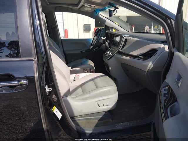 5TDYK3DC8FS671389 Toyota Sienna Xle Premium 8 Passenger