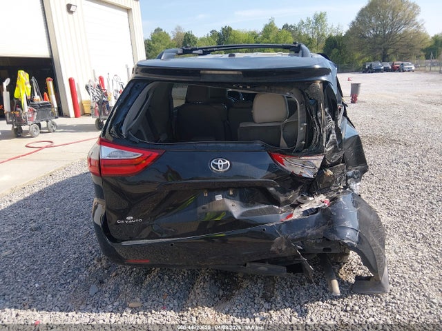 5TDYK3DC8FS671389 Toyota Sienna Xle Premium 8 Passenger