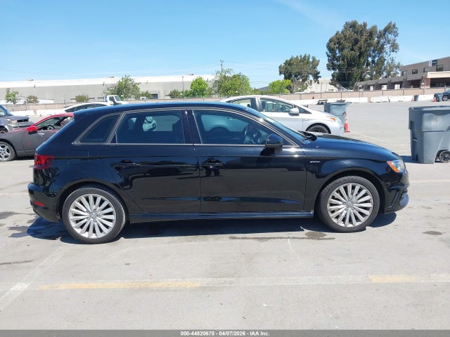 WAUUPBFF8GA063465 Audi A3 E-tron 1.4t Premium