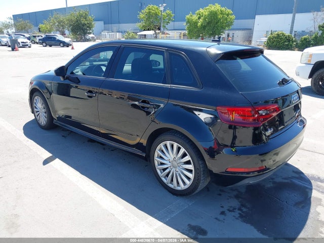 WAUUPBFF8GA063465 Audi A3 E-tron 1.4t Premium