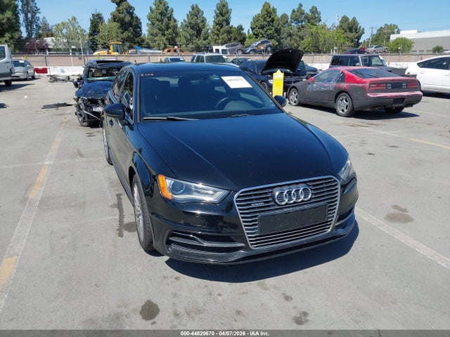 WAUUPBFF8GA063465 Audi A3 E-tron 1.4t Premium