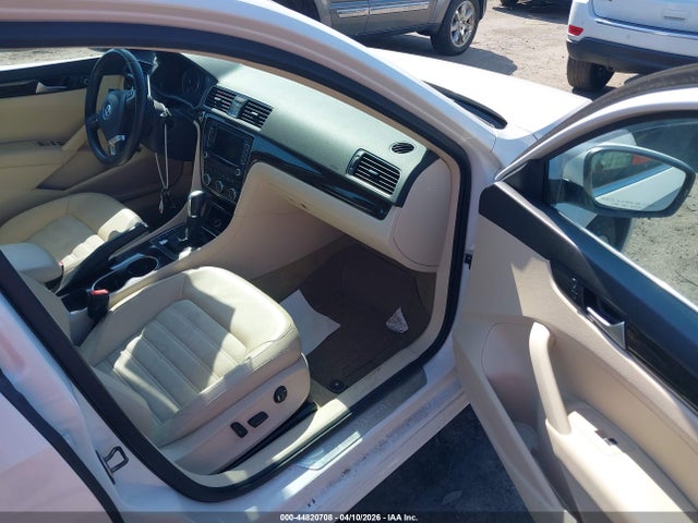 Aukcja sprzedaży 2014 Volkswagen Passat 1.8t Sel Premium, vin: 1VWCT7A37EC056610, numer aukcji: 44820708
