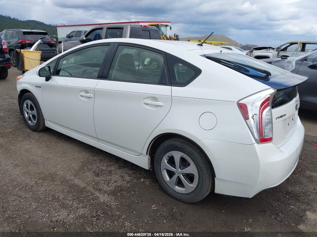 Toyota Prius Two 2014 JTDKN3DU7E0361872 Image 3