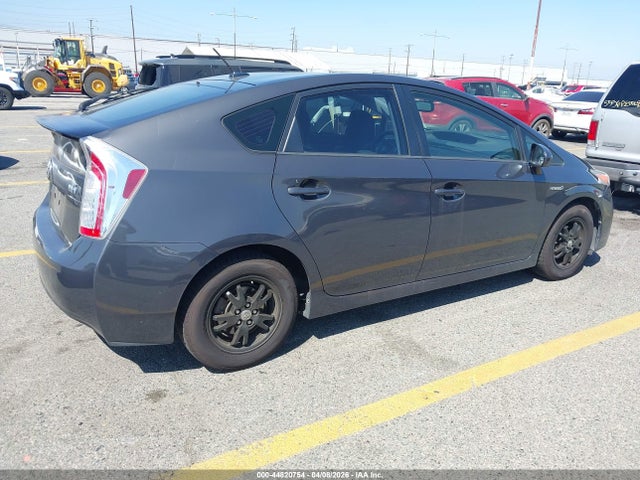 Toyota Prius Four 2014 JTDKN3DU6E0388593 Image 4