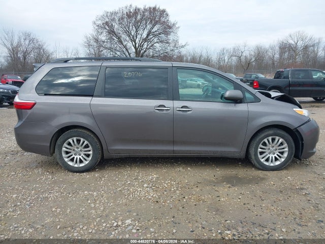 5TDYZ3DC6HS804908 Toyota Sienna Xle 8 Passenger