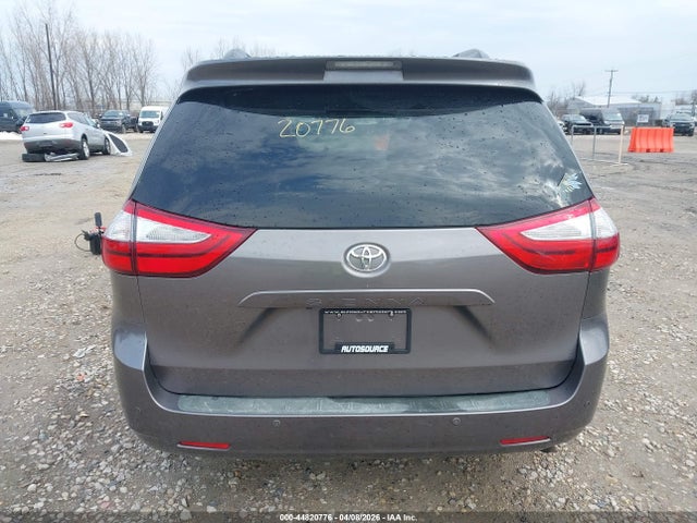 5TDYZ3DC6HS804908 Toyota Sienna Xle 8 Passenger