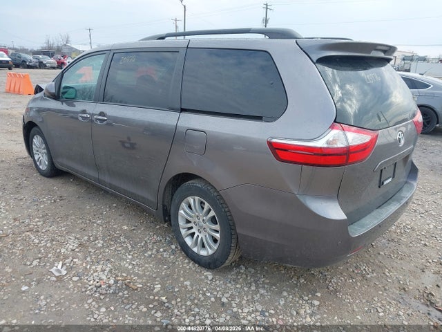 5TDYZ3DC6HS804908 Toyota Sienna Xle 8 Passenger