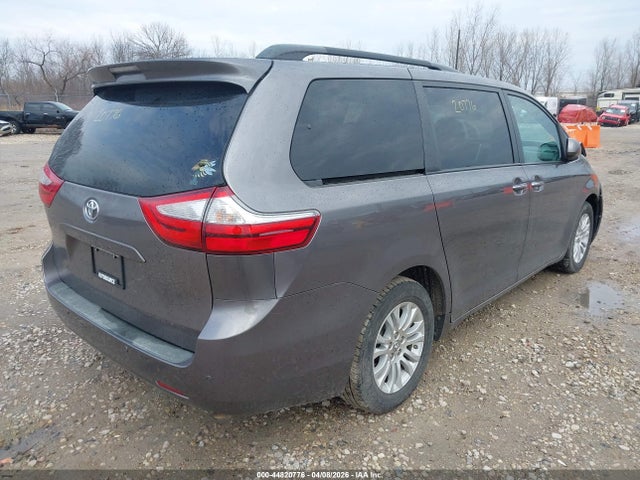 5TDYZ3DC6HS804908 Toyota Sienna Xle 8 Passenger