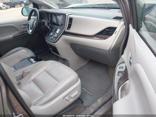 5TDYZ3DC6HS804908 Toyota Sienna Xle 8 Passenger