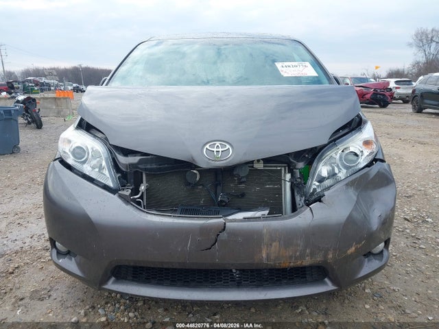 5TDYZ3DC6HS804908 Toyota Sienna Xle 8 Passenger