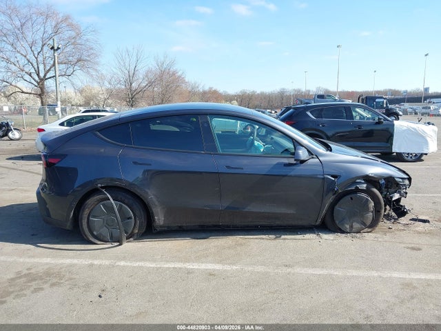 7SAYGDED6TA590597 Tesla Model Y Premium Rear-wheel Drive/standard Rear-wheel Drive