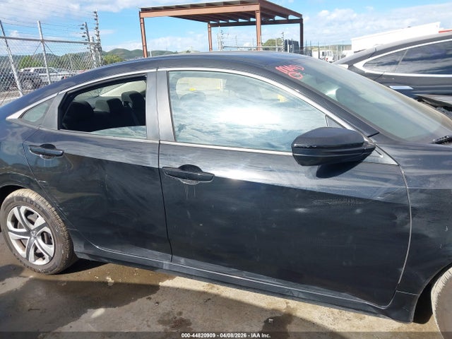 Honda Civic Lx 2018 2HGFC2F59JH580766 Image 13