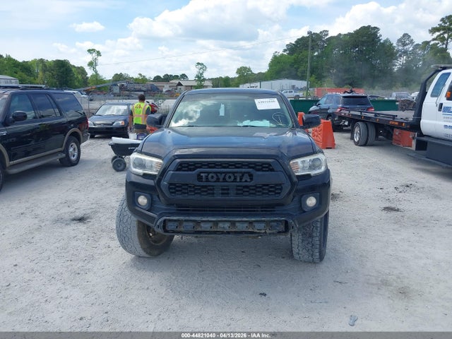 44821040 :رقم المزاد ، 5TFCZ5AN0GX018851 vin ، 2016 Toyota Tacoma Sr5 V6 مزاد بيع