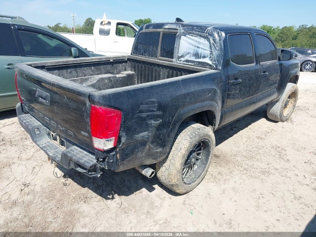 44821040 :رقم المزاد ، 5TFCZ5AN0GX018851 vin ، 2016 Toyota Tacoma Sr5 V6 مزاد بيع