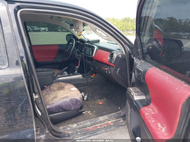 44821040 :رقم المزاد ، 5TFCZ5AN0GX018851 vin ، 2016 Toyota Tacoma Sr5 V6 مزاد بيع