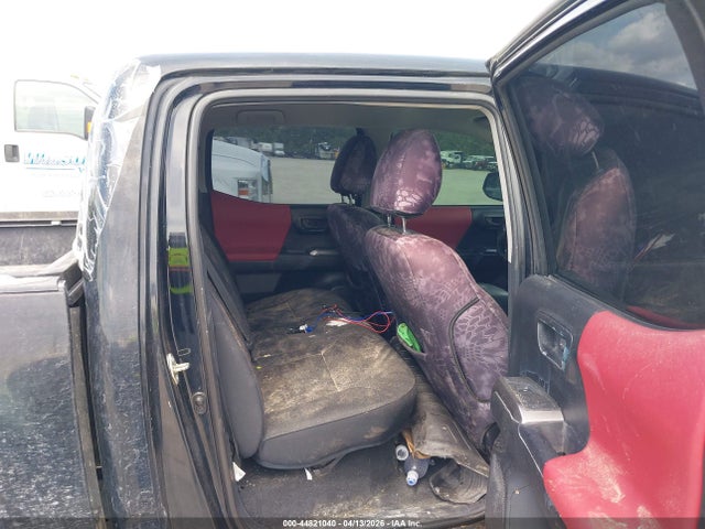 44821040 :رقم المزاد ، 5TFCZ5AN0GX018851 vin ، 2016 Toyota Tacoma Sr5 V6 مزاد بيع