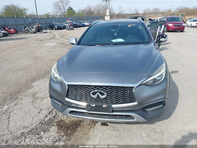 SJKCH5CR4HA025497 Infiniti Qx30 Premium