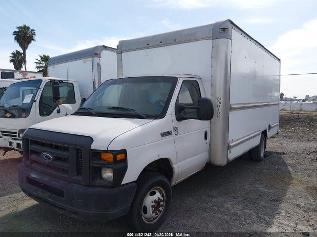 Ford E-350 Cutaway 2014 1FDWE3FS1EDA30013 Image 2