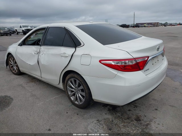 44821340 :رقم المزاد ، 4T1BF1FK3HU664959 vin ، 2017 Toyota Camry Xle مزاد بيع