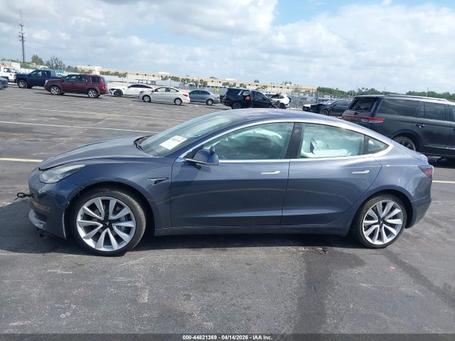 2018 Tesla Model 3 Long Range/mid Range მანქანა იყიდება აუქციონზე, vin: 5YJ3E1EA9JF009501, აუქციონის ნომერი: 44821369