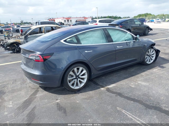 2018 Tesla Model 3 Long Range/mid Range მანქანა იყიდება აუქციონზე, vin: 5YJ3E1EA9JF009501, აუქციონის ნომერი: 44821369