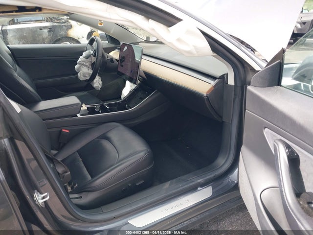 2018 Tesla Model 3 Long Range/mid Range მანქანა იყიდება აუქციონზე, vin: 5YJ3E1EA9JF009501, აუქციონის ნომერი: 44821369