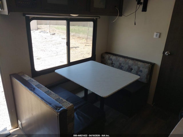 Forest River Wildwood 2018 4X4TWD720J7359622 Image 10