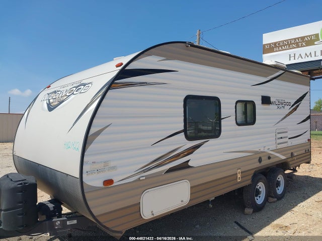 Forest River Wildwood 2018 4X4TWD720J7359622 Image 6