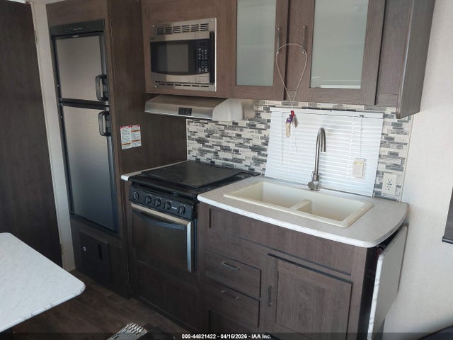 Forest River Wildwood 2018 4X4TWD720J7359622 Image 7