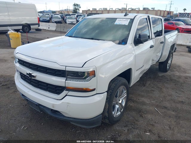 Chevrolet Silverado 1500 Custom 2018 3GCPCPEC6JG141587 Image 2