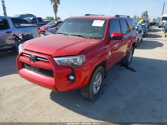 Toyota 4RUNNER SR5 2021 JTEMU5JRXM5935482 Image 2