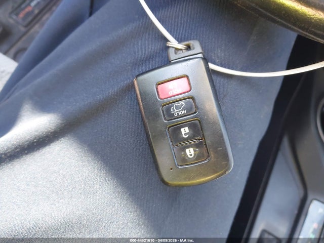 Toyota Rav4 Xle 2017 JTMWFREV5HD106028 Image 11