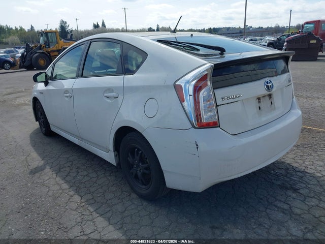 Toyota Prius One 2014 JTDKN3DU6E1816558 Image 3