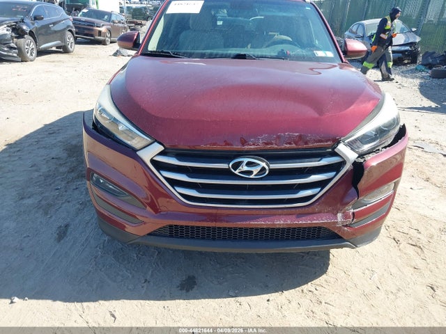 KM8J3CA45HU414292 Hyundai TUCSON SE
