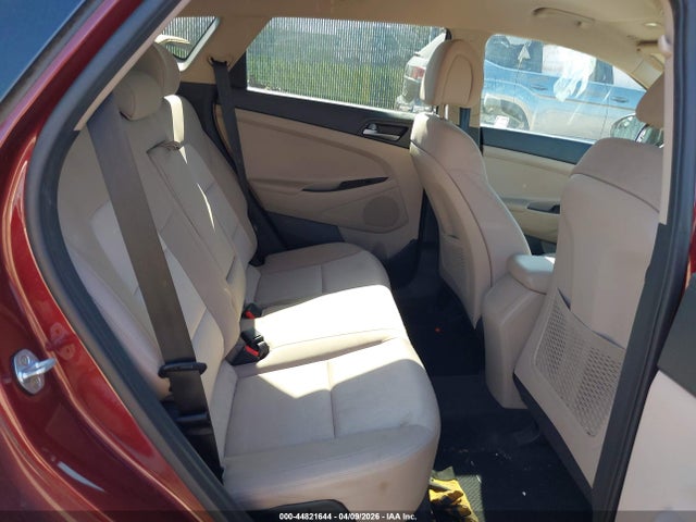 KM8J3CA45HU414292 Hyundai TUCSON SE