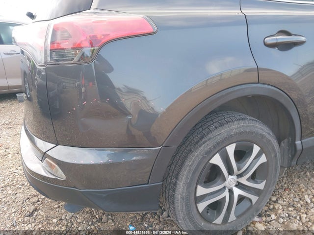 44821658 :رقم المزاد ، JTMZFREV9JJ206637 vin ، 2018 Toyota Rav4 Le مزاد بيع