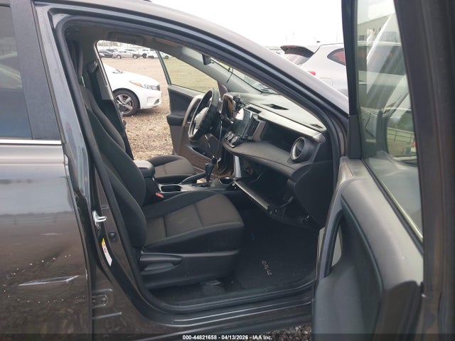 44821658 :رقم المزاد ، JTMZFREV9JJ206637 vin ، 2018 Toyota Rav4 Le مزاد بيع
