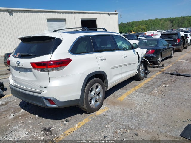 2019 Toyota Highlander Limited მანქანა იყიდება აუქციონზე, vin: 5TDYZRFH1KS358590, აუქციონის ნომერი: 44821747