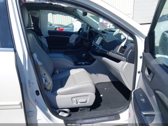 2019 Toyota Highlander Limited მანქანა იყიდება აუქციონზე, vin: 5TDYZRFH1KS358590, აუქციონის ნომერი: 44821747