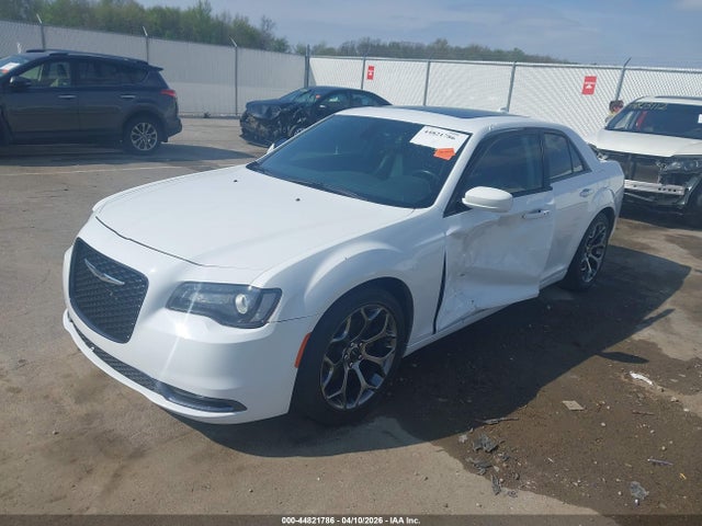 2015 Chrysler 300 300s მანქანა იყიდება აუქციონზე, vin: 2C3CCABG2FH903781, აუქციონის ნომერი: 44821786