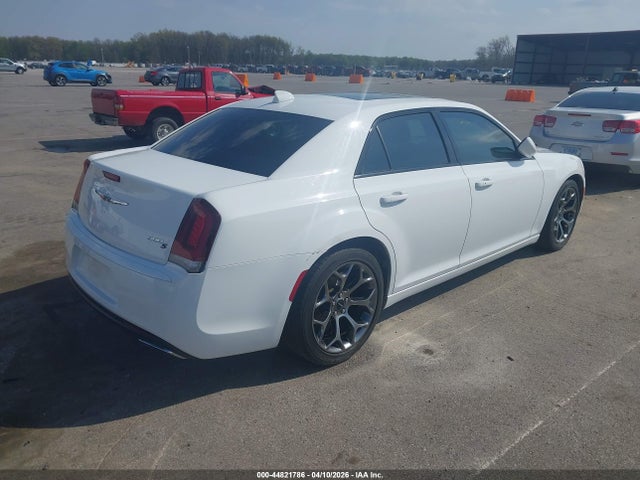 2015 Chrysler 300 300s მანქანა იყიდება აუქციონზე, vin: 2C3CCABG2FH903781, აუქციონის ნომერი: 44821786