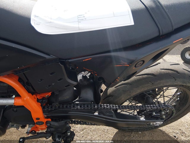 KTM 690 Smc R 2026 MD2J2J404TN206146 Image 16