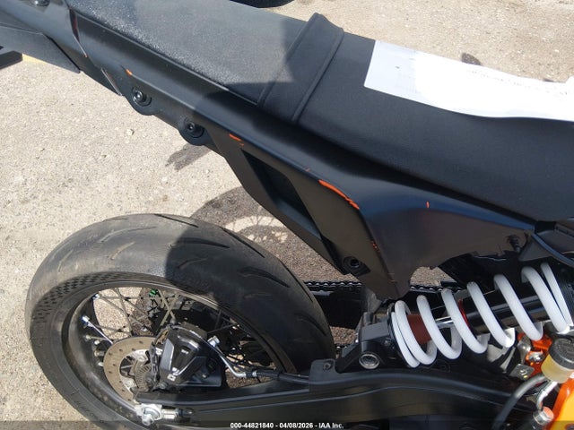 KTM 690 Smc R 2026 MD2J2J404TN206146 Image 17
