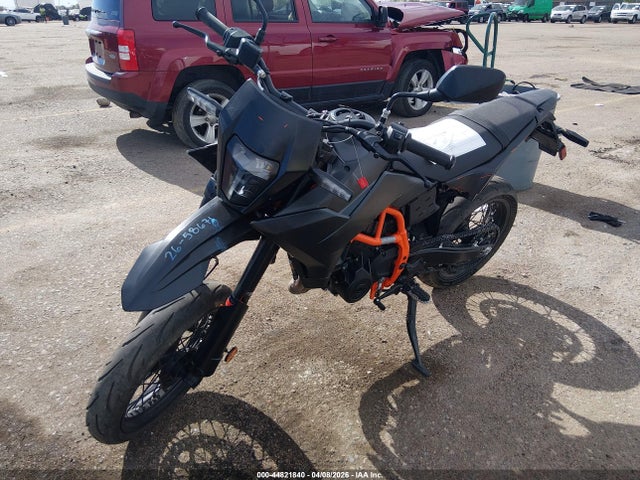 KTM 690 Smc R 2026 MD2J2J404TN206146 Image 2