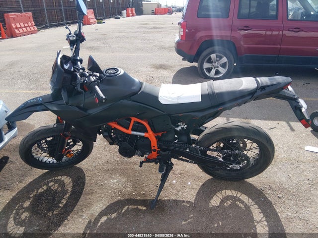 KTM 690 Smc R 2026 MD2J2J404TN206146 Image 13