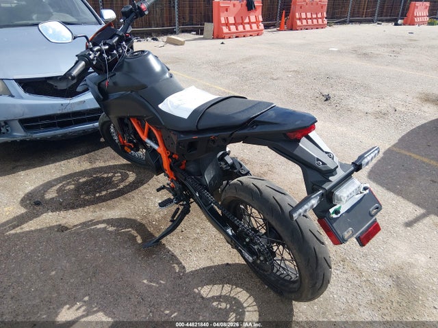 KTM 690 Smc R 2026 MD2J2J404TN206146 Image 3