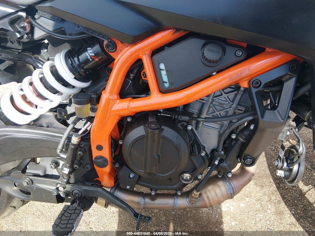 KTM 690 Smc R 2026 MD2J2J404TN206146 Image 8