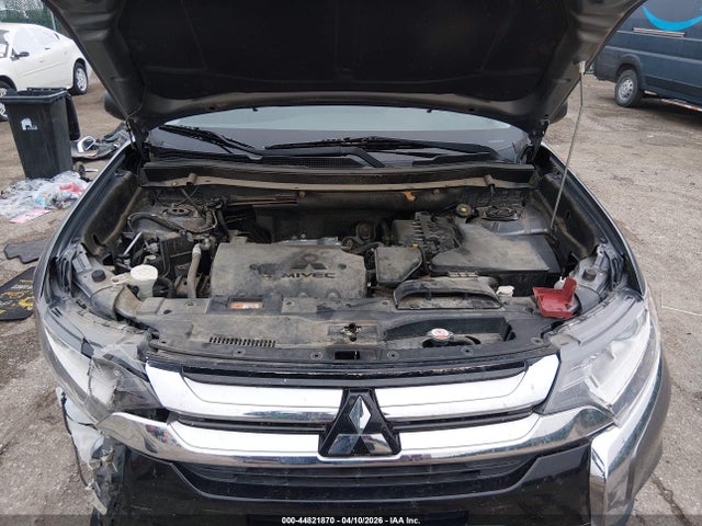 JA4AZ3A37JZ058134 Mitsubishi Outlander Es